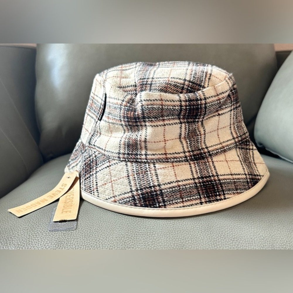 Steve Madden reversible bucket hat